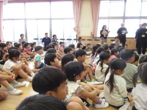 民生委員さんのお話を聞いています