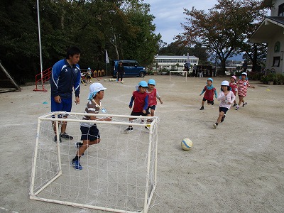 サッカー遊びの画像2