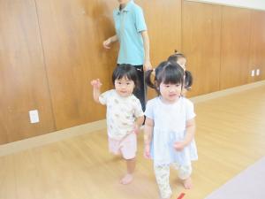 す