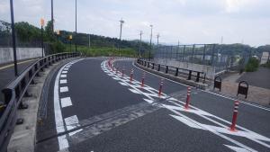 登美郷橋の道路部の写真