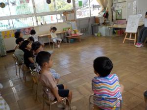 みんなで平和の話を聞きます