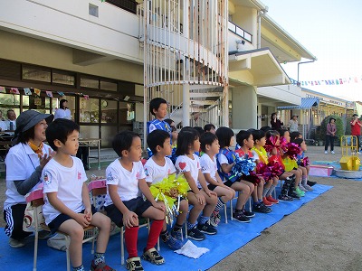 応援の子ども達の画像1