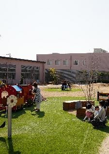 インクルーシブな遊び場画像