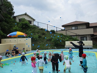 カラーボール遊び