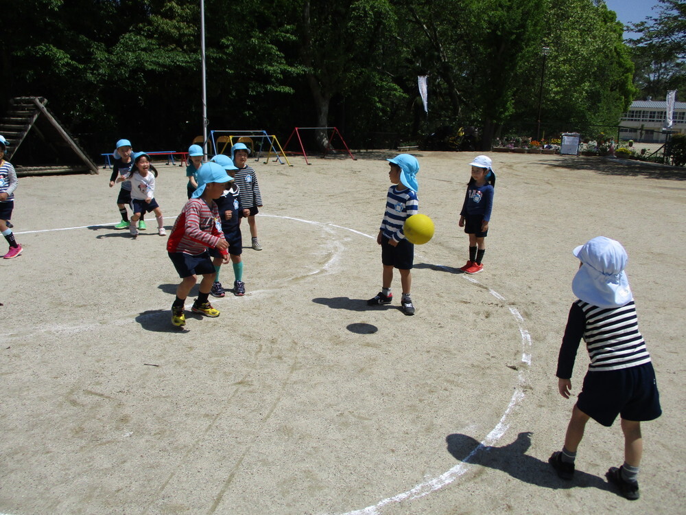 中あてボール遊びの画像2