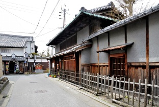 中新屋町の町並みの画像