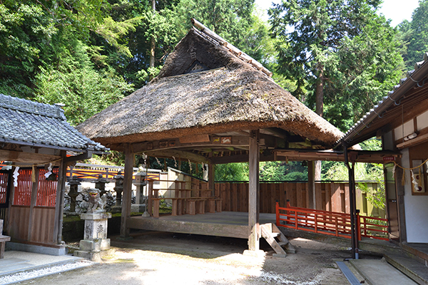 春日神社拝殿(舞台)の画像