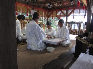 登弥神社の粥占いの画像2