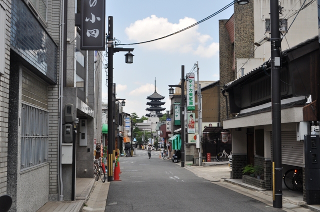 奈良町から興福寺五重塔への眺望