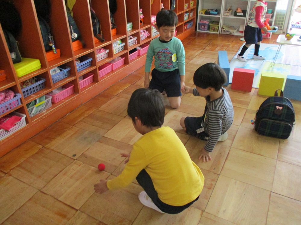 4月13日（金曜日）「何して遊ぼうかな？」「これ何かな？わあ、おもしろい！」の画像3