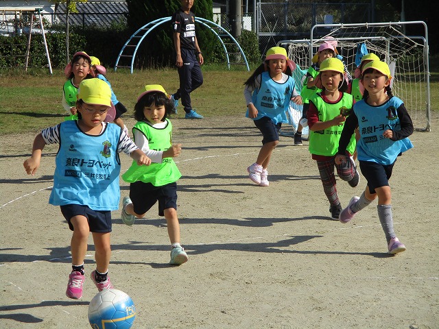 11月9日「サッカーの先生が来たよ！楽しみだね」の画像2
