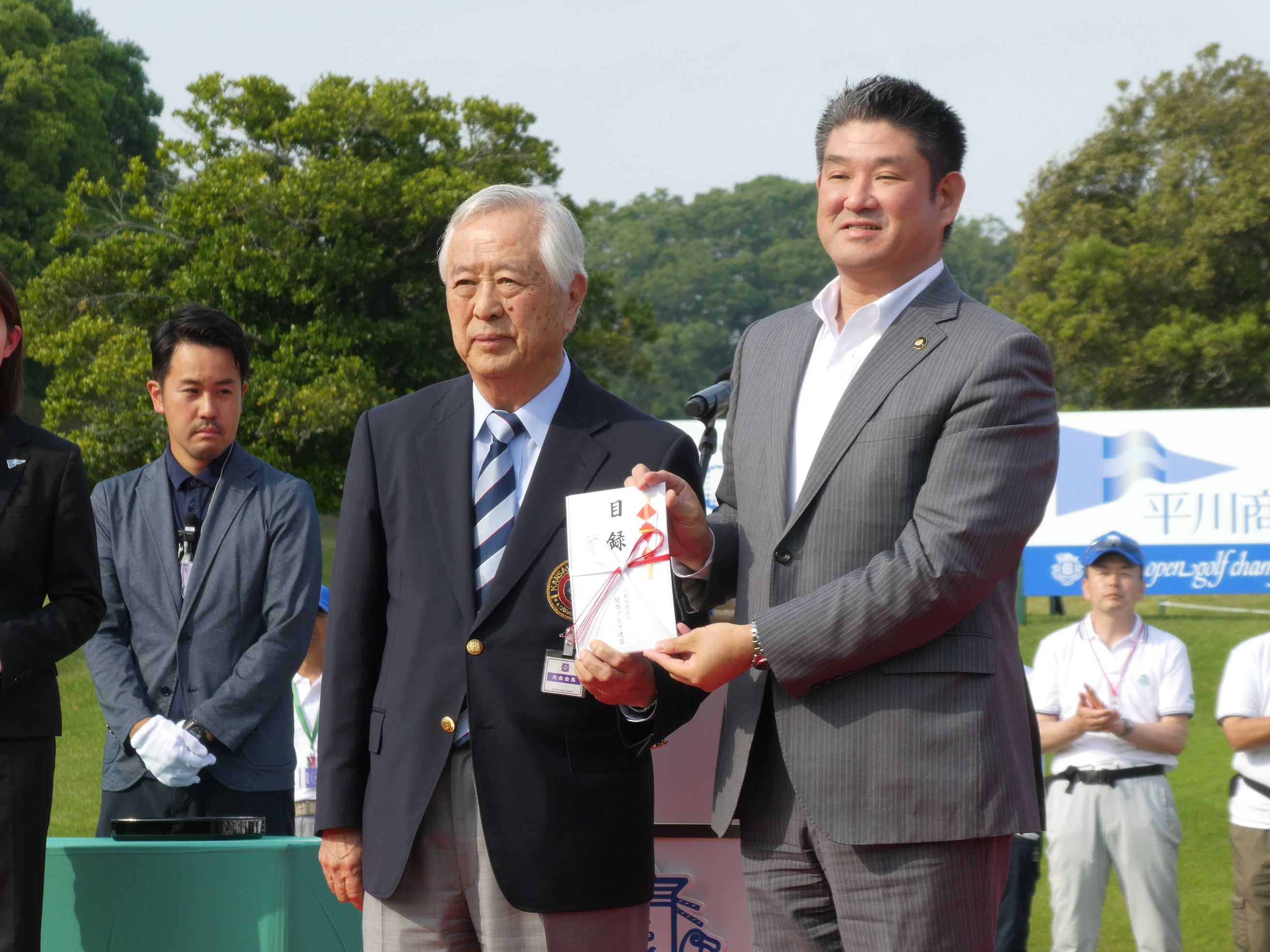第85回関西オープンゴルフ選手権表彰式の画像
