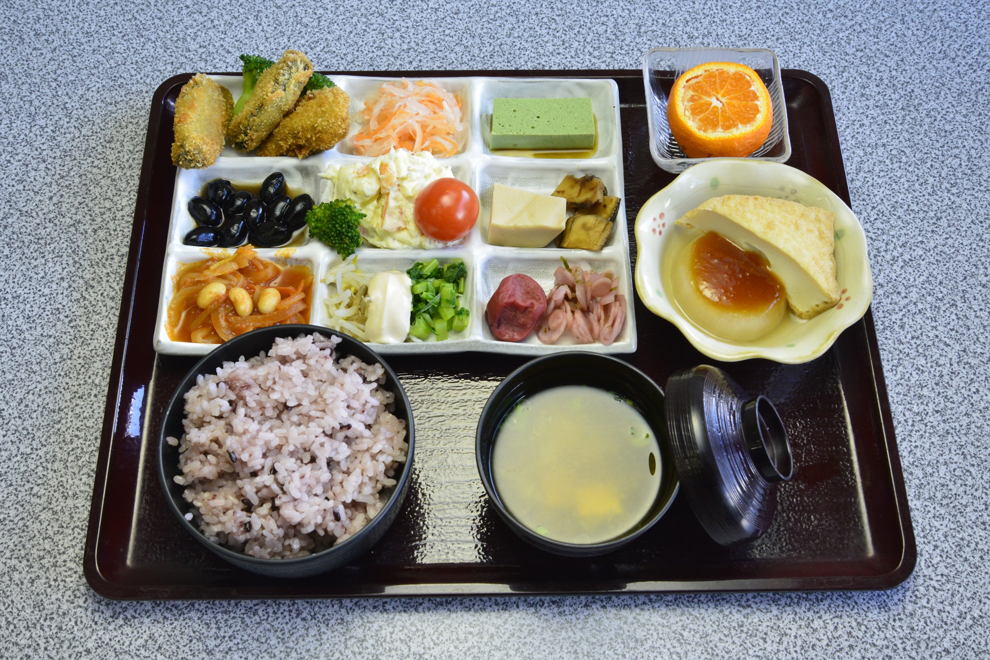 湖畔の眺望が素敵♪お食事後は併設の直売所でお買い物もの画像