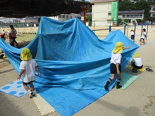 秘密基地作成中の画像1