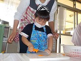 4歳児カレー作りの様子3