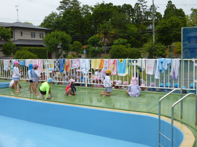 プールそうじをしました。6月18日の画像2