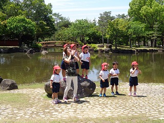 「いちくみさーん!!!」と若草山に向かって叫ぶ4歳児