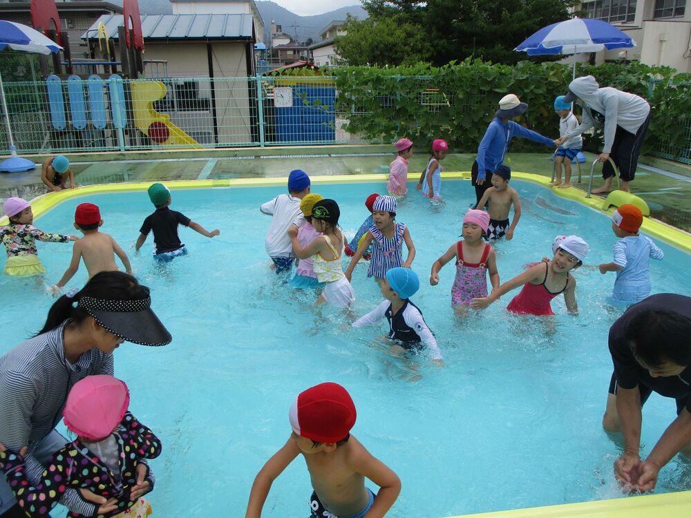 プール遊びの画像1