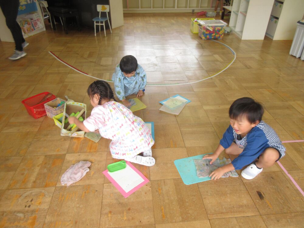 4歳児　拭き掃除