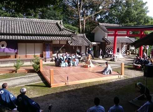 桃香野八幡神社舞台全景