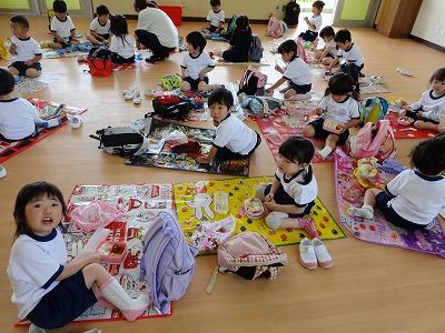 3歳児　春の遠足の画像4