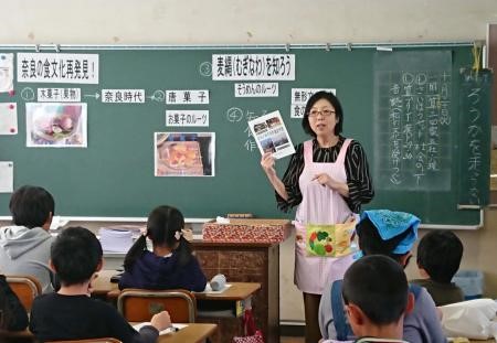 「奈良の食文化再発見、麦縄を知ろう」授業の様子の画像