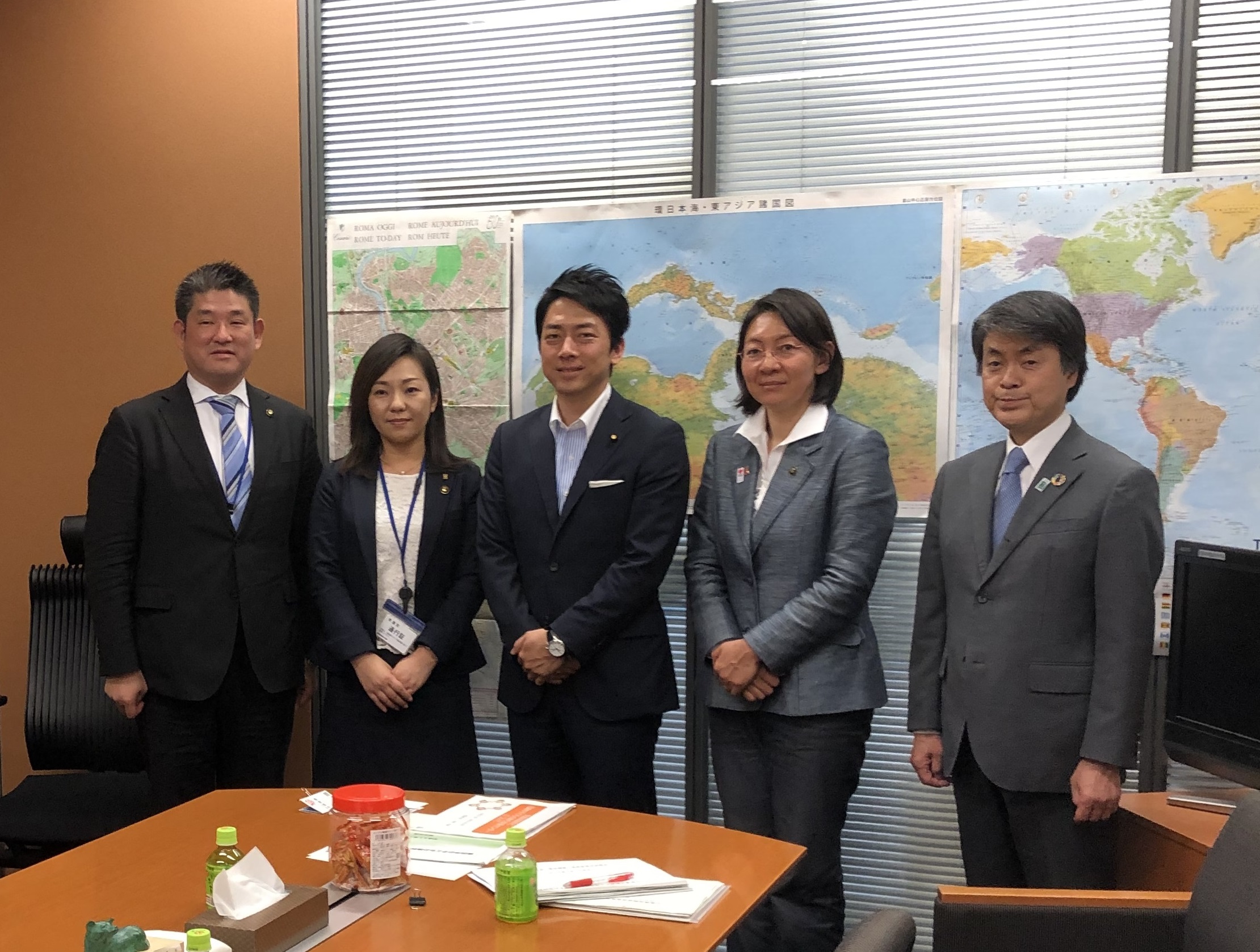 自民党小泉進次郎厚生労働部会長と中核市市長会役員との意見交換会の画像