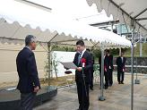 あやめ池駅前ベンチ除幕式2