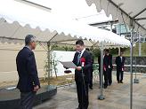 あやめ池駅前ベンチ除幕式2