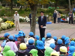 公園ボランティア育花会花植え1