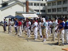 第19回左京・朱雀地区社協杯親善ソフトボール大会(左京小学校運動場)の画像2