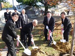 飛鳥小学校創立140周年記念植樹・記念式典(飛鳥小学校)の画像1