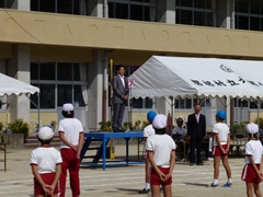 六郷小学校創立50周年記念式典の画像