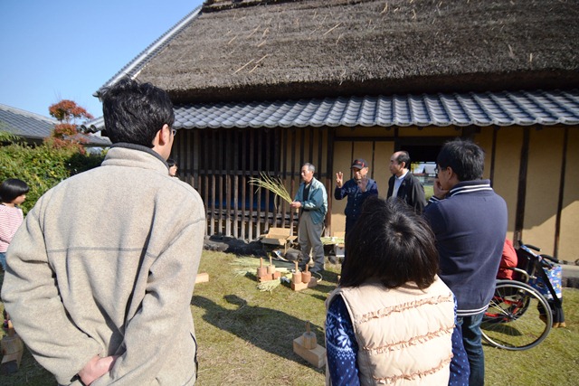 旧田中家で、しめ縄づくりの画像3