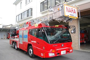 先端屈折式はしご車35ｍの画像