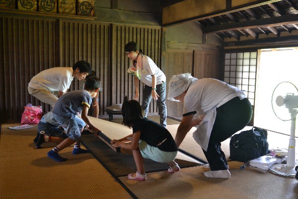 昔の掃除体験 畳上げ