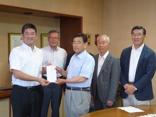 奈良市自治連合会から「熊本地震義援金」の贈呈の画像