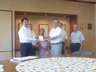 都跡地区自治連合会から「熊本地震義援金」の贈呈の画像