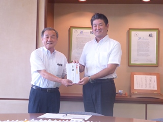 奈良市薬剤師会から「熊本地震に係る義援金」の贈呈の画像