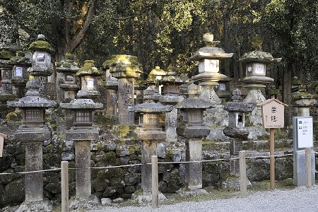 奈良奉行奉納の燈籠