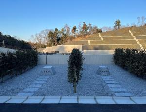 旅立ちの杜の慰霊碑